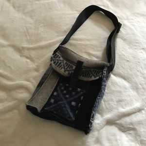 Baabaazuzu Recycled Wool Crossbody